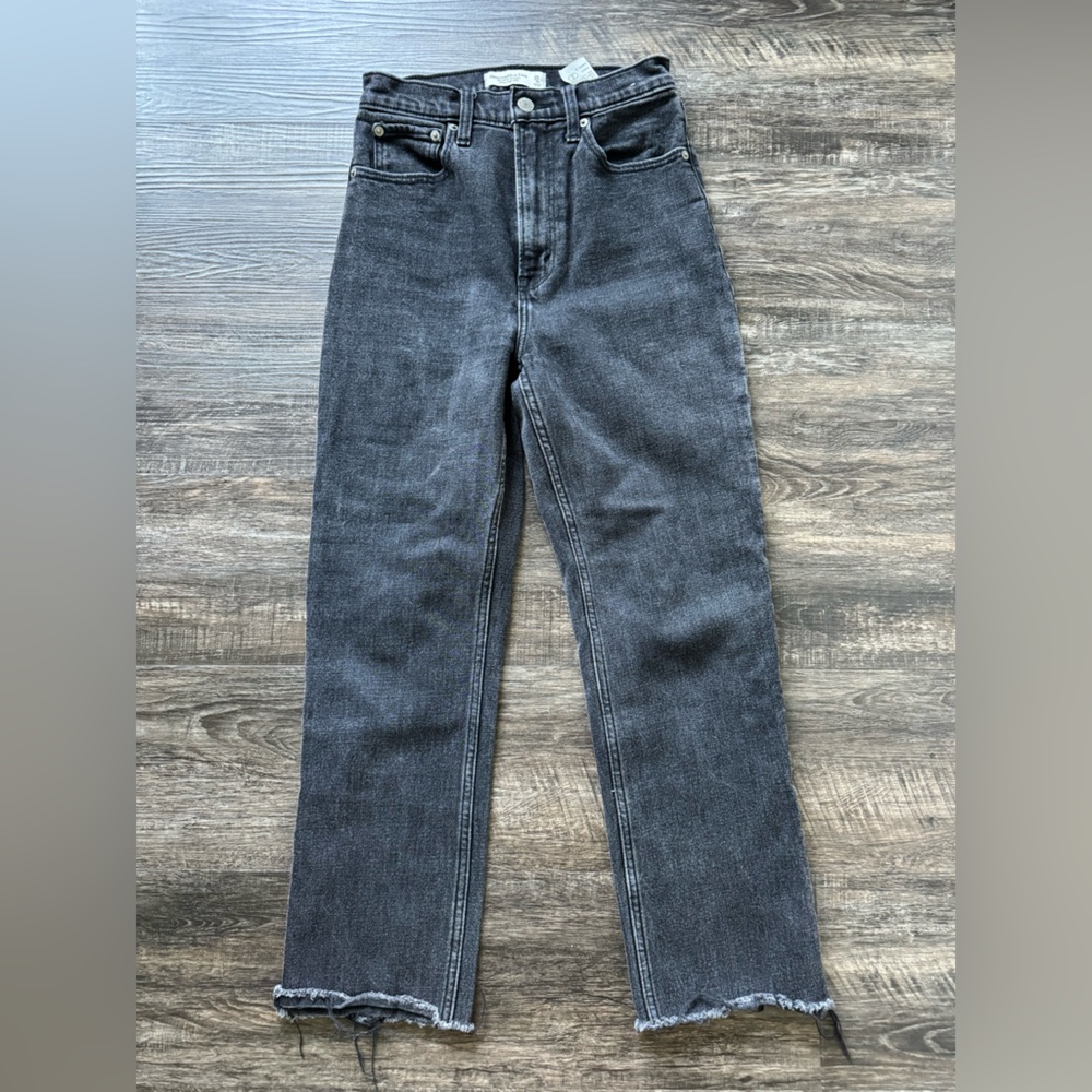 Abercrobmie & Fitch ankle straight jeans